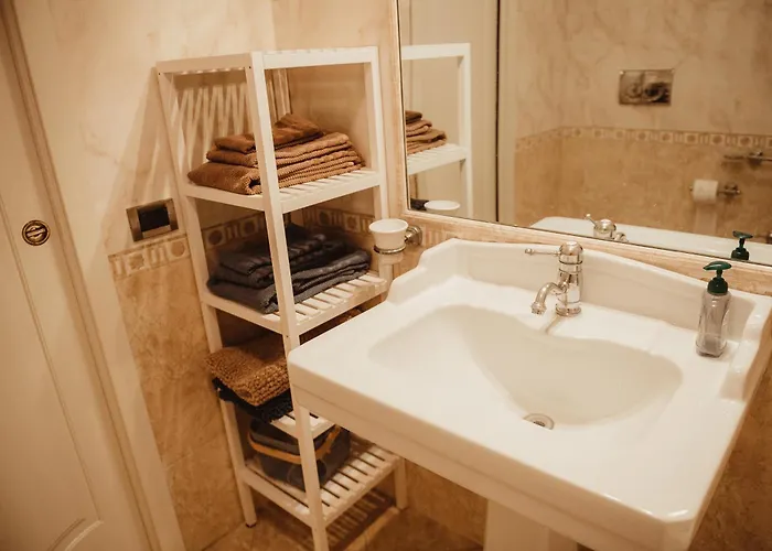 Quo Vadis Apartment *